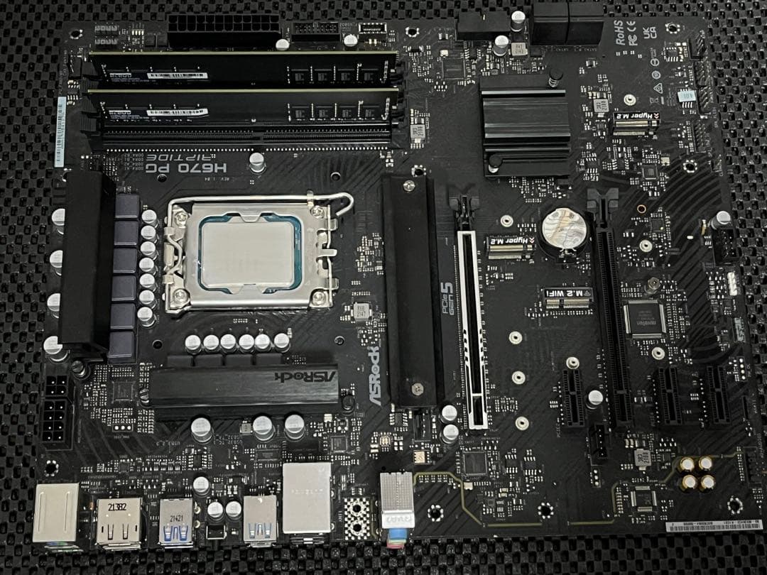 マザーボード core i3 13100 H670 PG Riptide DDR4 8GBx2