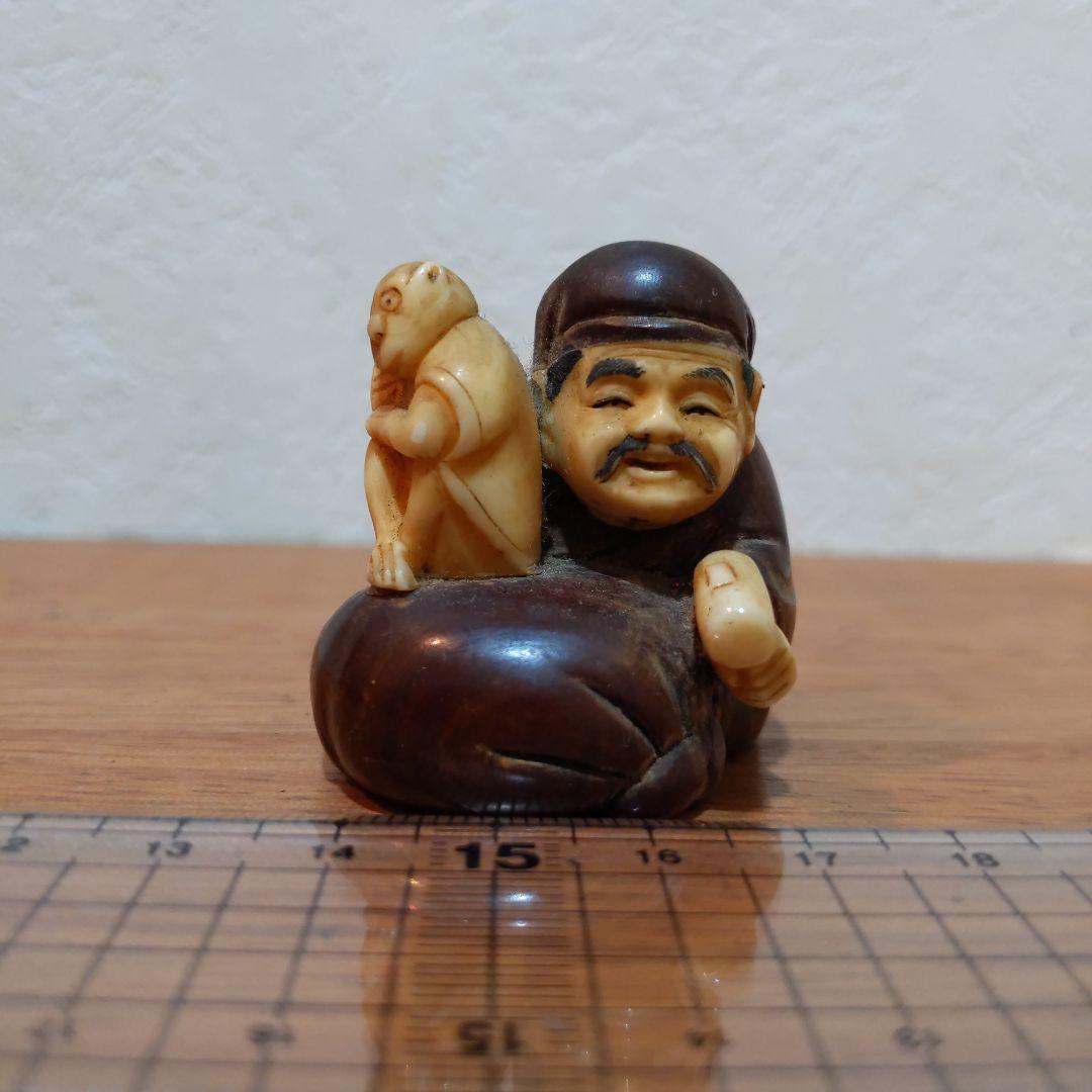 時代提物 縁起物置根付 木彫り×天然素材 【大黒様と猿】高約4.1cm 重34ｇ