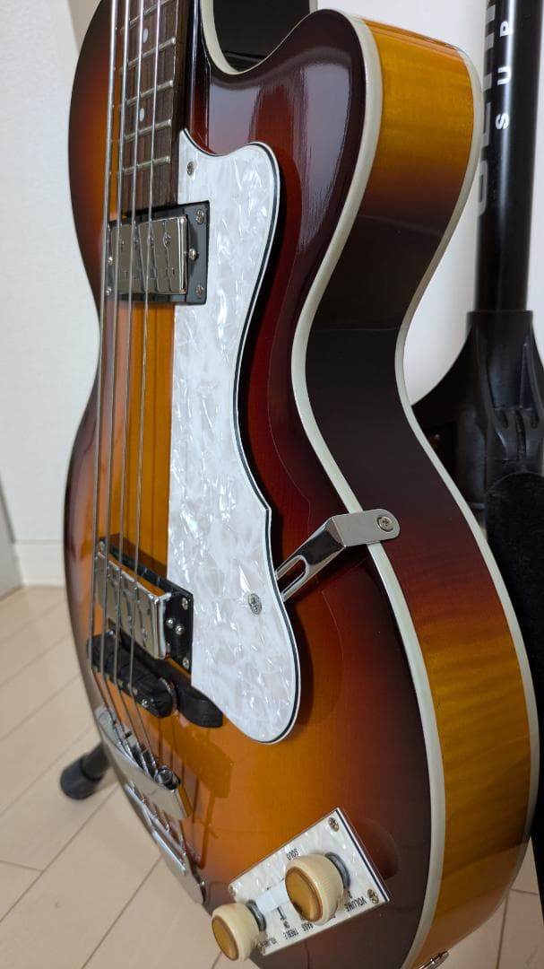 Hofner Ignition club SB ナットノブ交換済