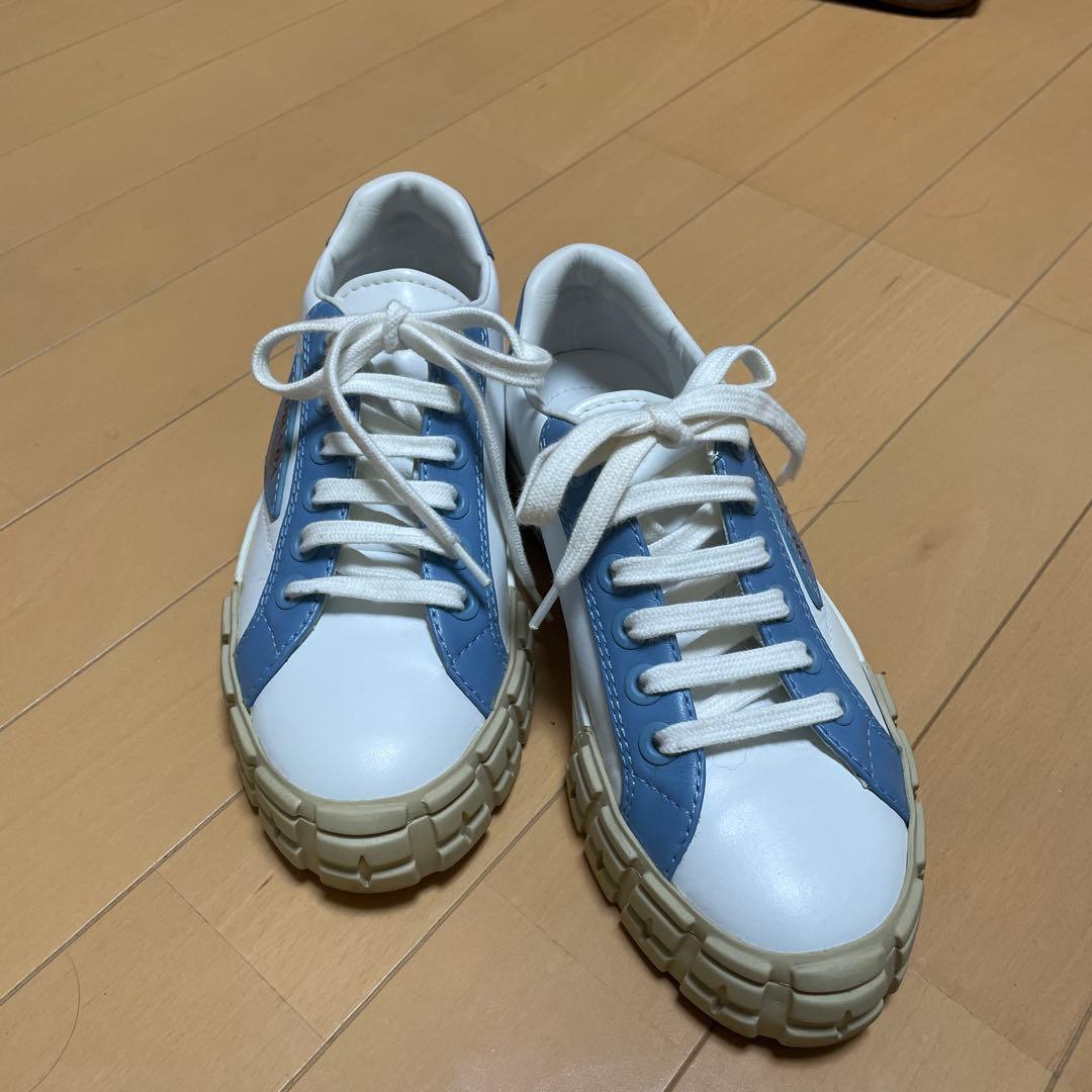 プラダスニーカー