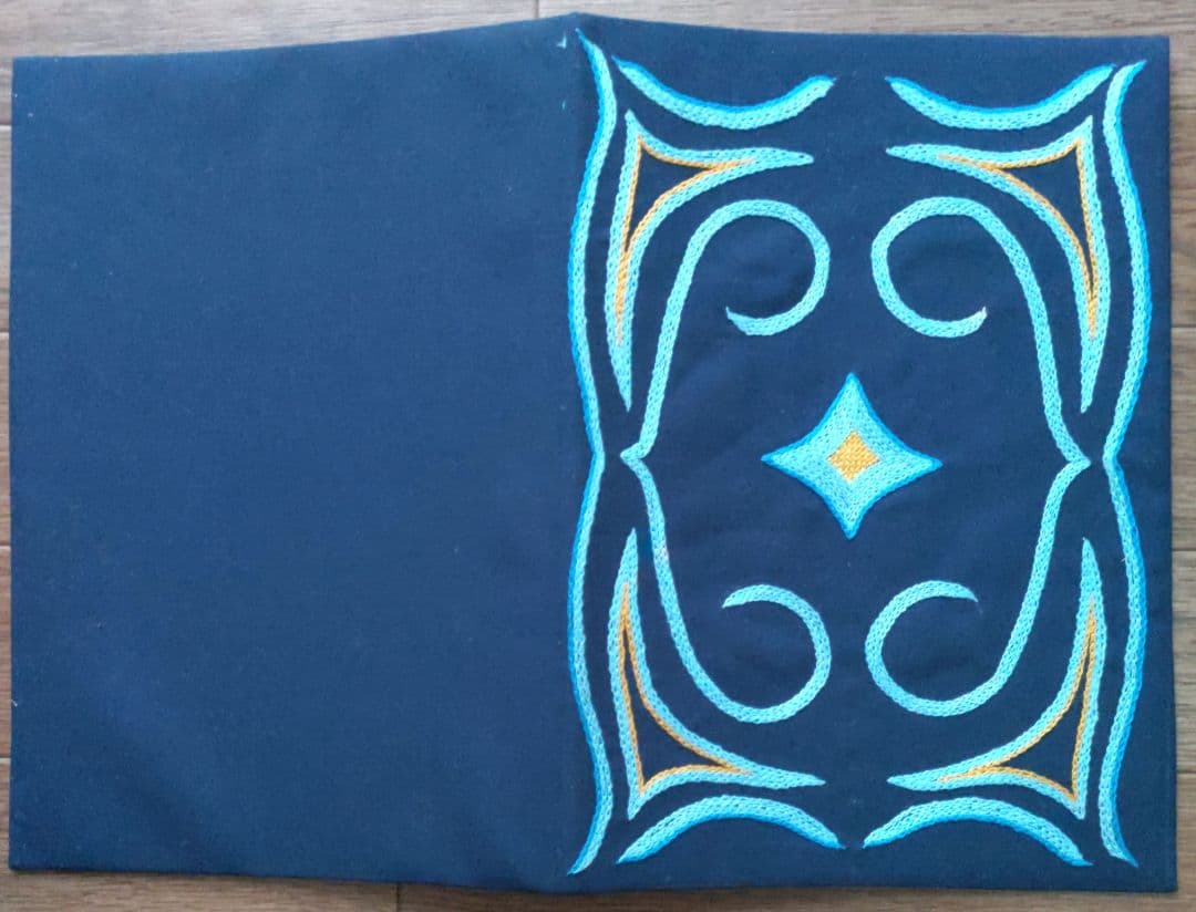 【貴重！】北川アイ子さんのウィルタ刺繍 布製バインダー 壁掛け使用可能