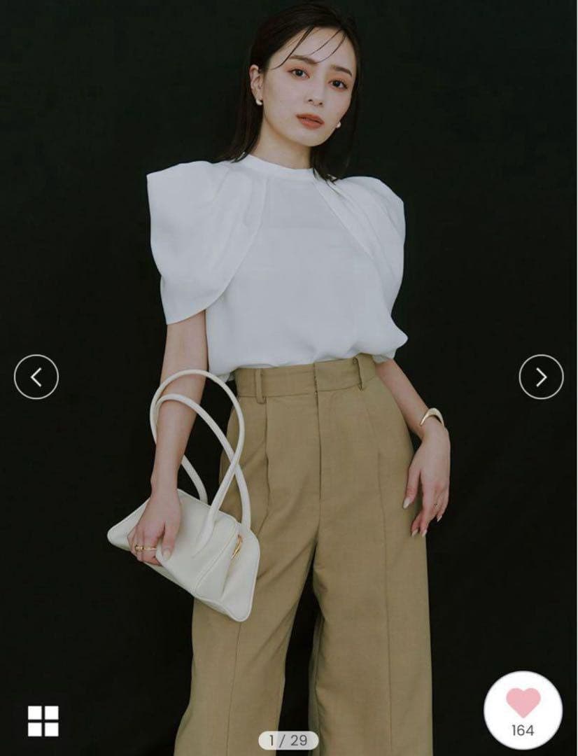 anuans アニュアンス　フォルムショルダーブラウス タグあり正規品　ホワイト