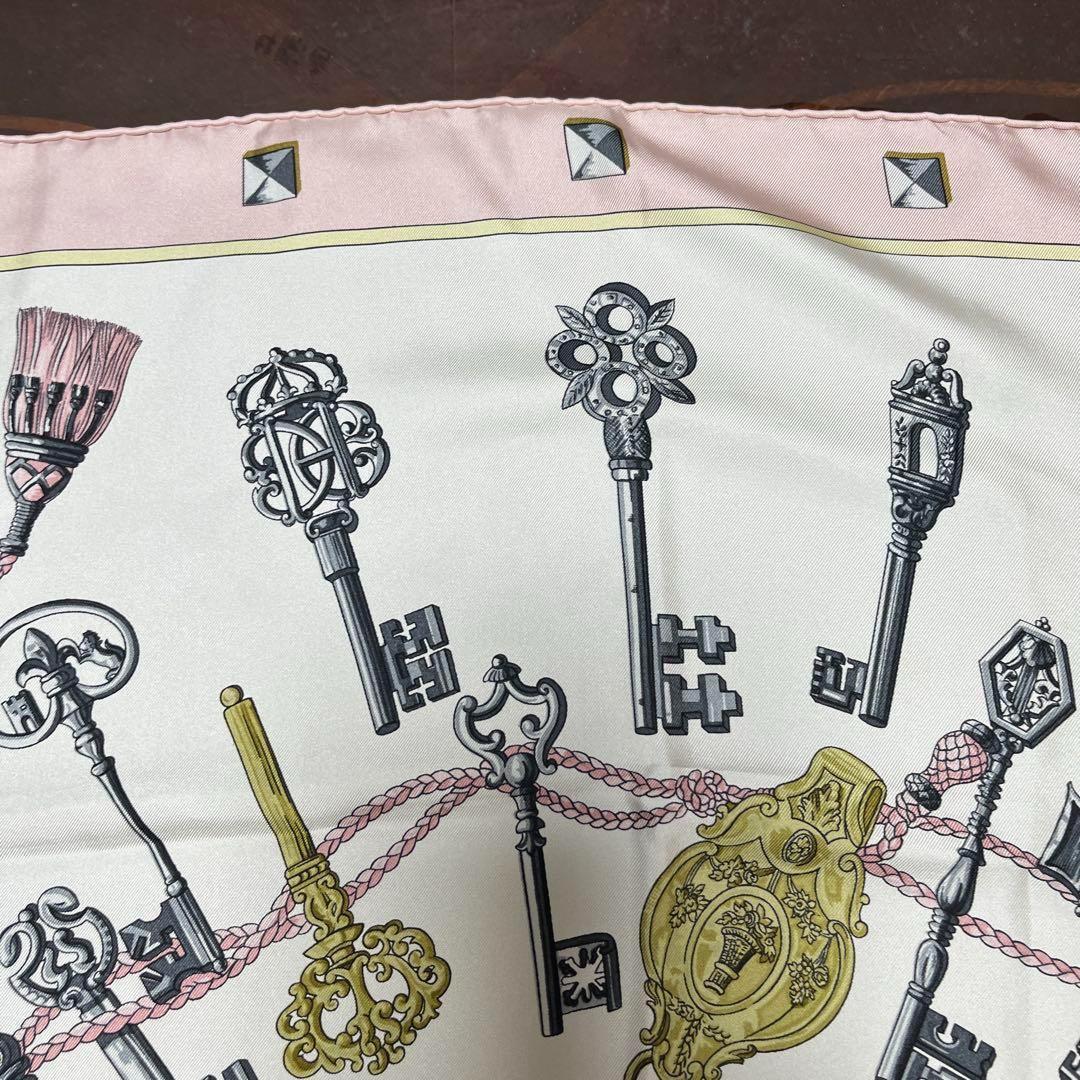 美品 エルメス スカーフ カレ90 シルク100% 鍵柄 レディース