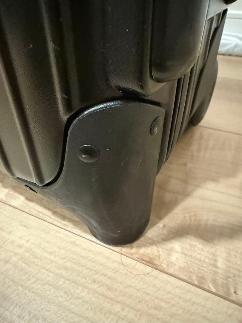 美品　リモワ　サルサ　黒　2輪 約33Ｌ　即購入OKです。