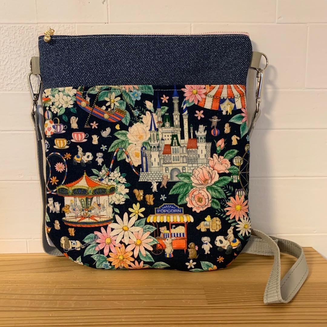 感謝価格　SALE 猫柄　16cmファスナーポーチ　人気　ハンドメイド　新柄