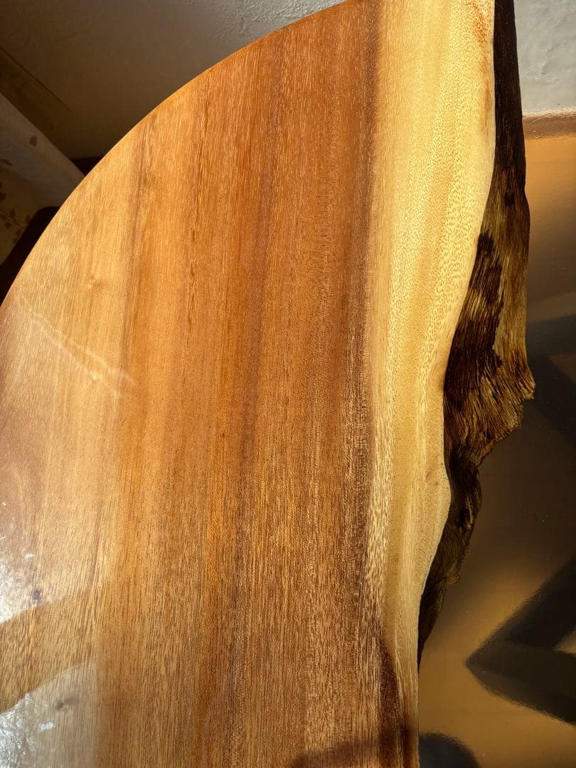 《一点限り》レジンと天然クルミの木の円形テーブル 、鉄製足セット付き直径70cm