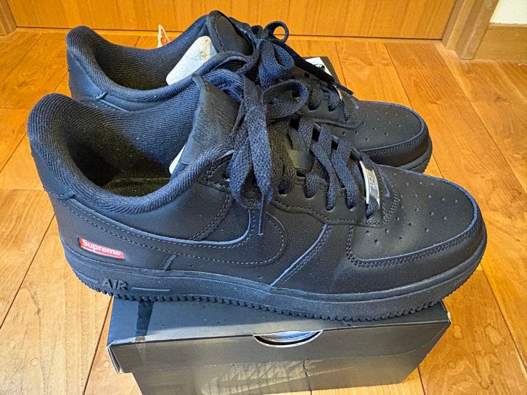 Nike Air Force 1 Supreme ブラック