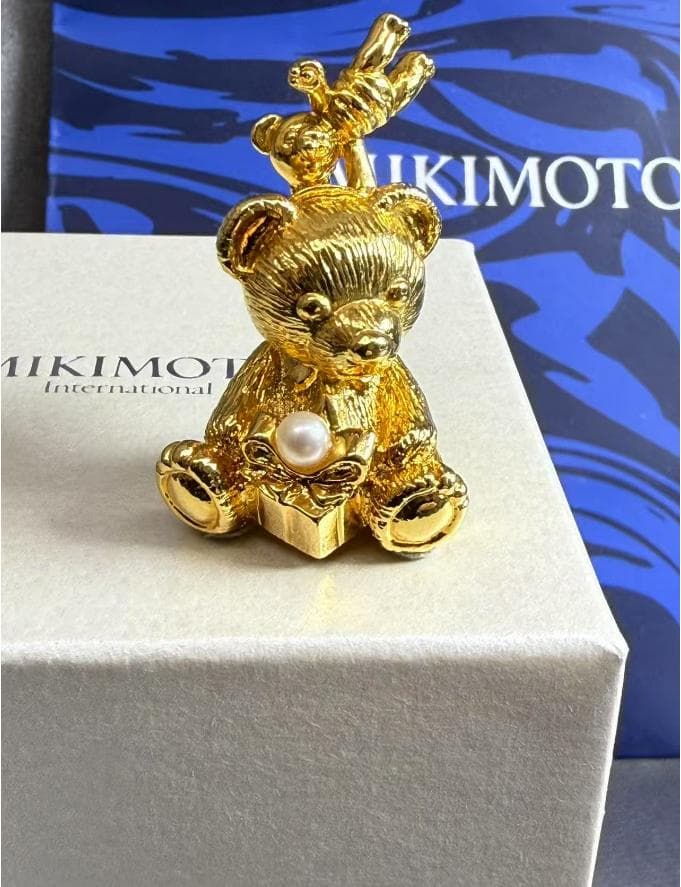 MIKIMOTO 金メッキ クマの置物 パール付きメッセ－ジスタンド