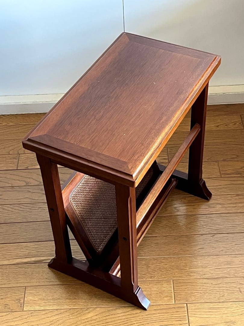 maruni木工製　ヴィンテージマガジンラックになります。 （地中海シリーズ）