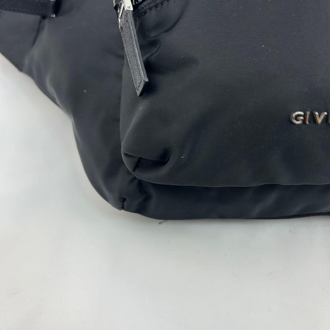 【美品】ジバンシー　エッセンシャル　ウエストポーチ　ボディバッグ　4Gpロゴ　黒