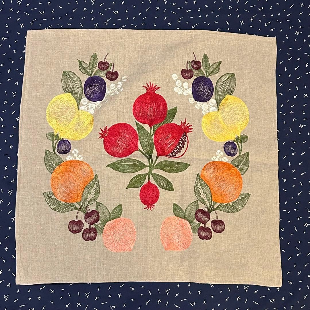 コーラルアンドタスク　新品クッションカバー　Fruits Garland