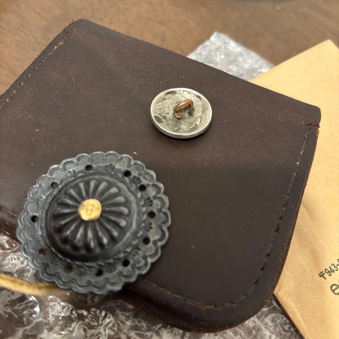 ゴローズ　角型小銭入れ　マチ無し　金メタ付きフラワーコンチョ　焦茶