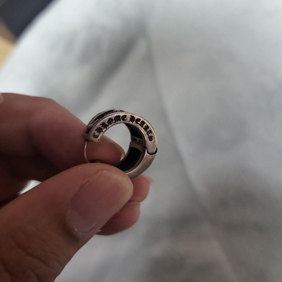 クロムハーツ　ナローVバンドピアス　片耳