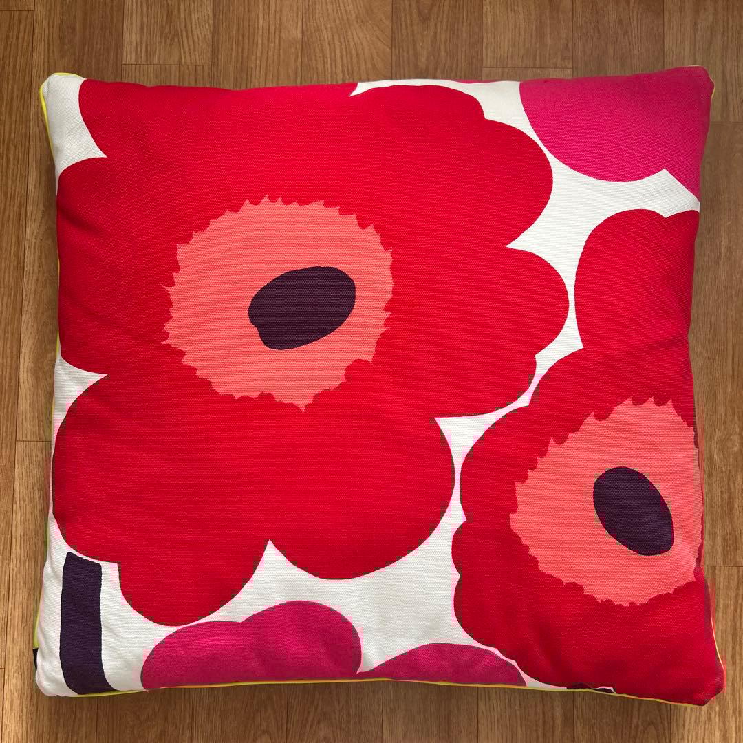 美品☆marimekko☆マリメッコ☆ウニッコ柄☆リバーシブル クッション☆