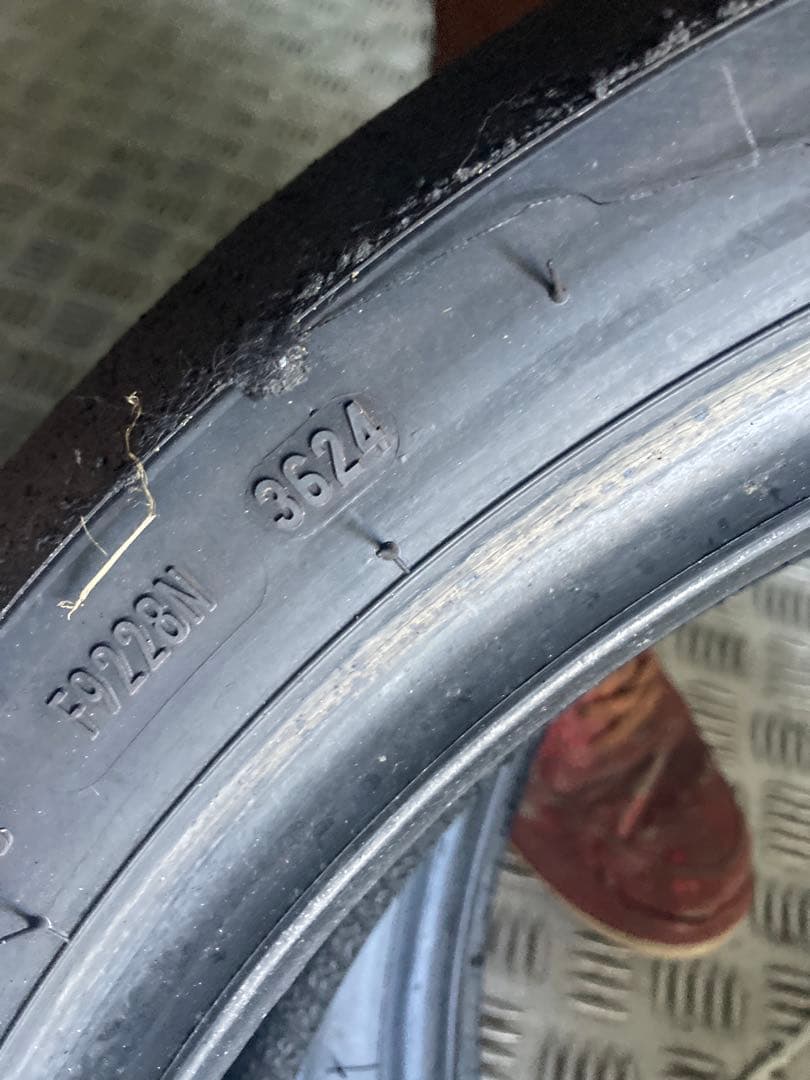 BT39SS 100/80-17 スーパーコルサ　v4 140/70-17