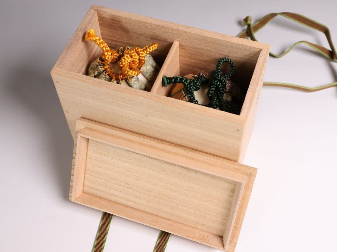 茶道具 伊勢崎満 備前焼 肩衝茶入 仕覆(2点) 共箱 陶歴 陶芸【CM340】