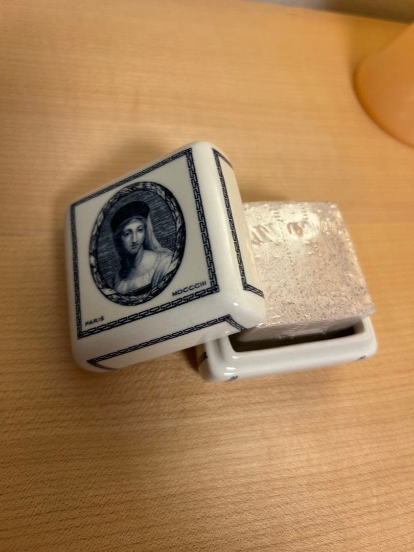 陶器製小物入れ【未使用】ビュリーのフレグランス用ストーン入り