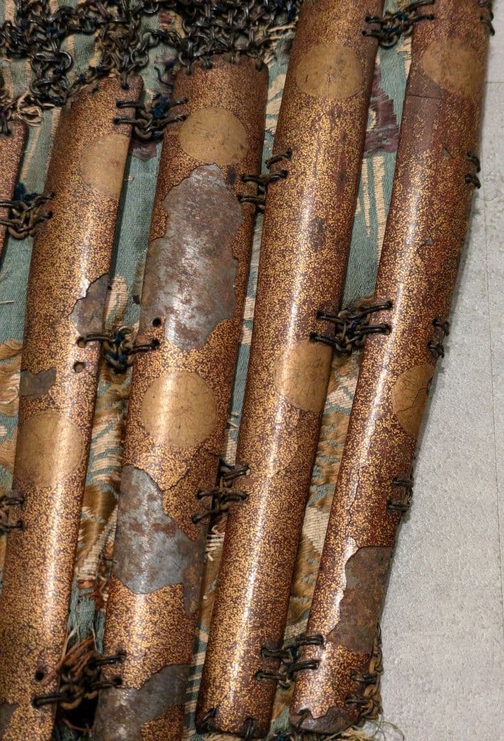 桃山から江戸初期 家紋 鉄製籠手 甲冑 面頬 前立て 武将 鎧 兜 武具 骨董