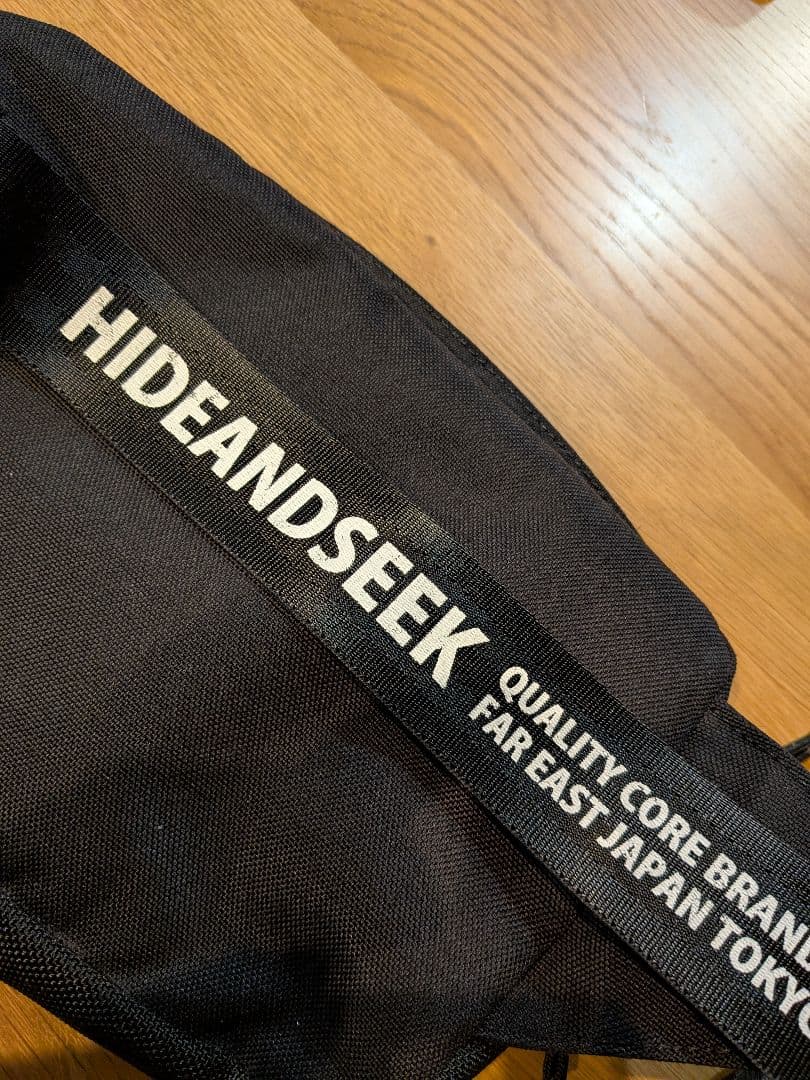 hide and seek × Chrome ウエストバック
