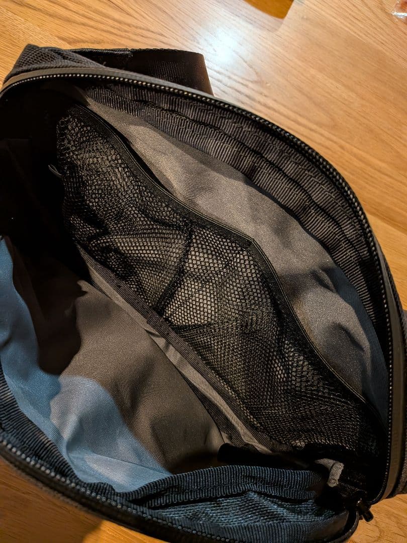 hide and seek × Chrome ウエストバック