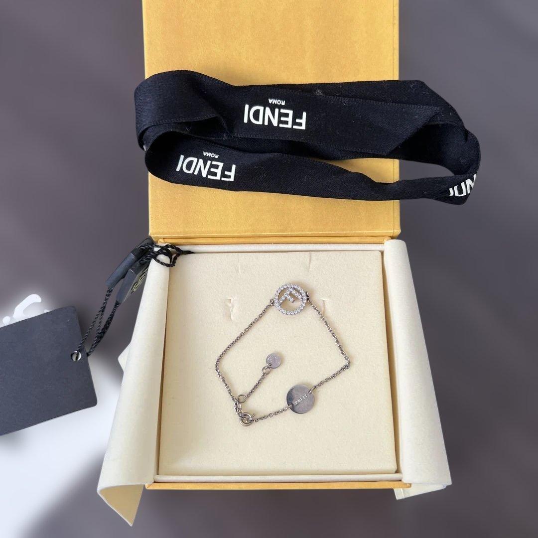 FENDI ロゴ シルバーブレスレット