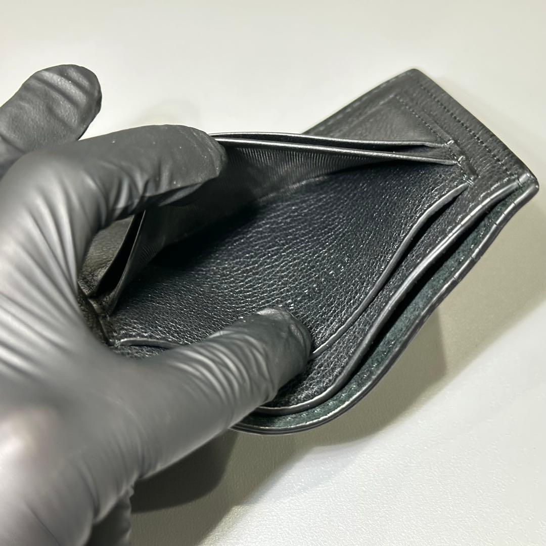 GUCCI ブラックレザー 二つ折り財布　レザー