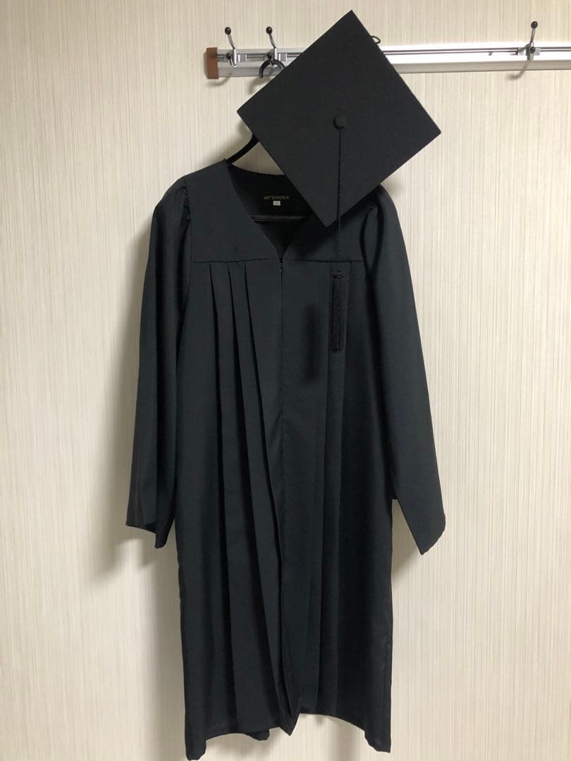 【1回のみ使用・クリーニング済】三越アカデミックガウン 帽子付き