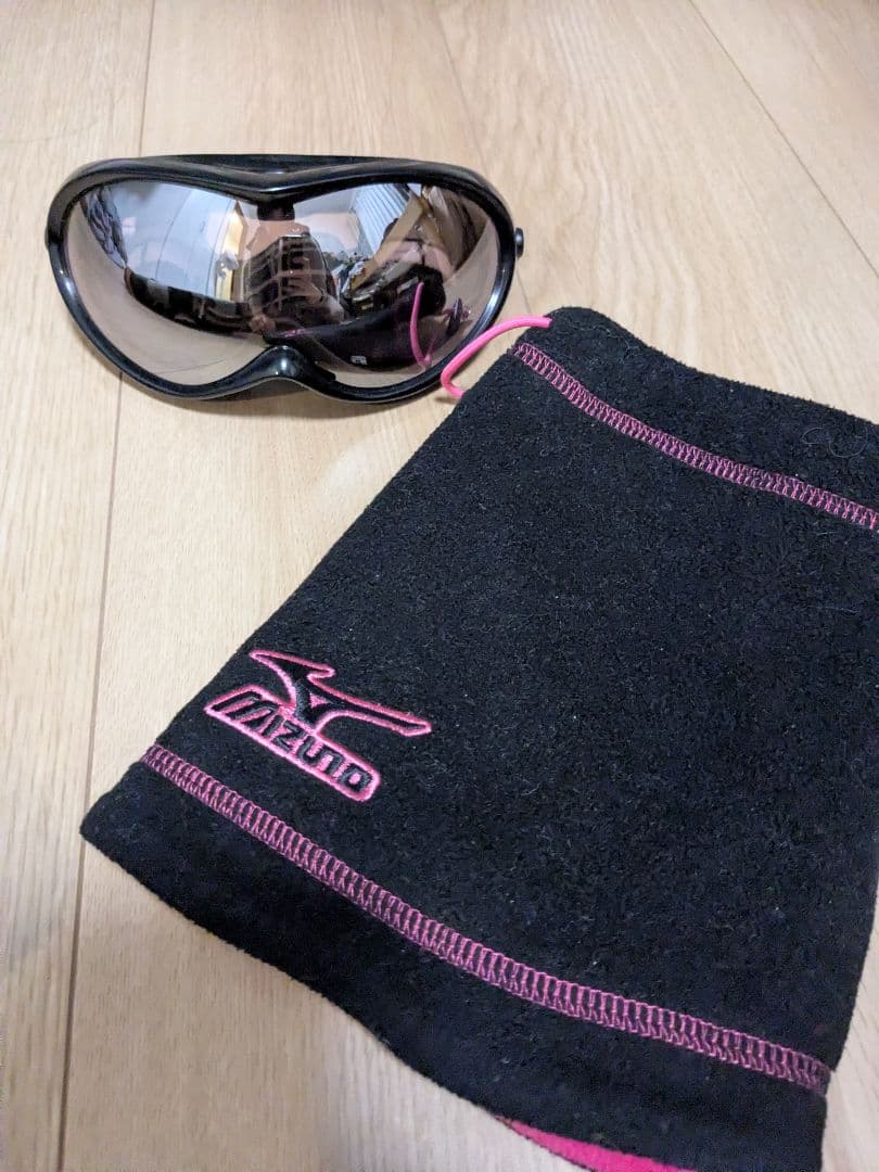 デサント スノーウェア Mサイズ 未使用品　黒ピンク　ゴーグル　ヒップパッドつき