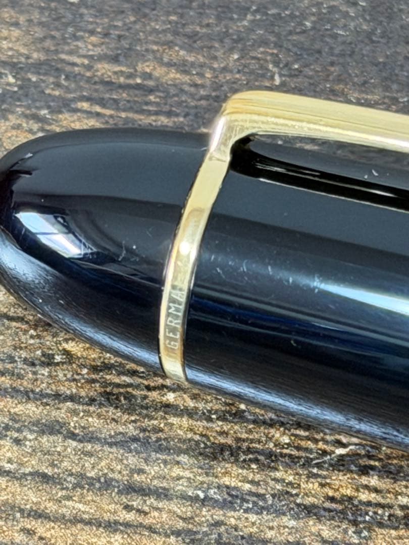 未使用に近い　149　18K ゴールド　三帯　デュマ型ペン芯　万年筆　M