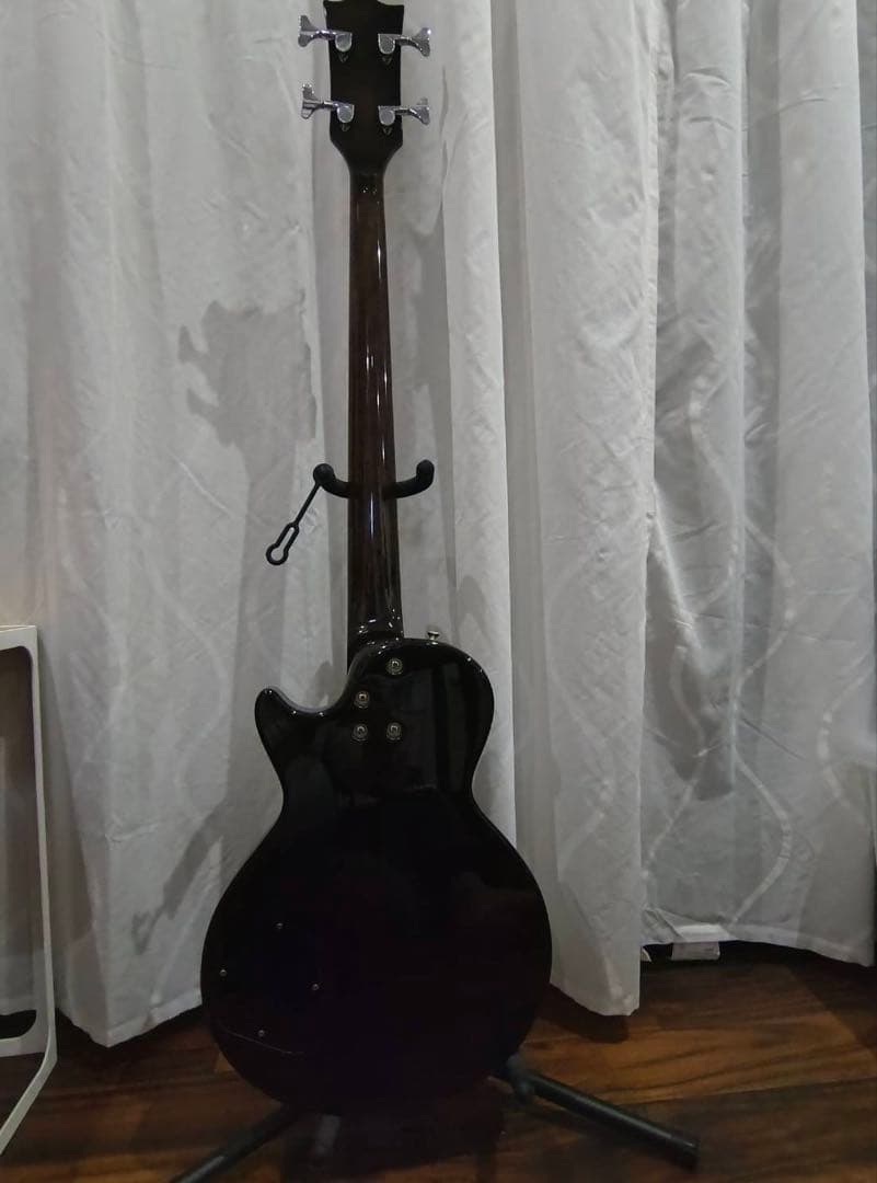 ア*ン様 Grass Roots ベースギター レスポールタイプ