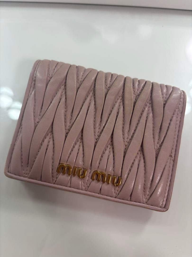 MIUMIU マトラッセ 二つ折り財布 ピンク