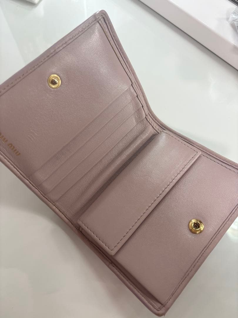 MIUMIU マトラッセ 二つ折り財布 ピンク