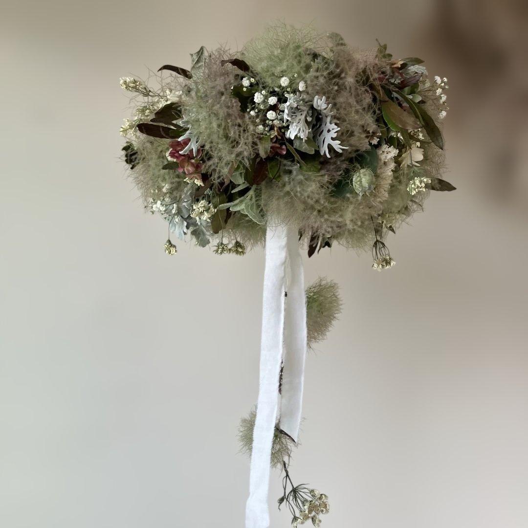 スモークツリー とドドナエアのシックなフライングリース　貝細工　スターチス