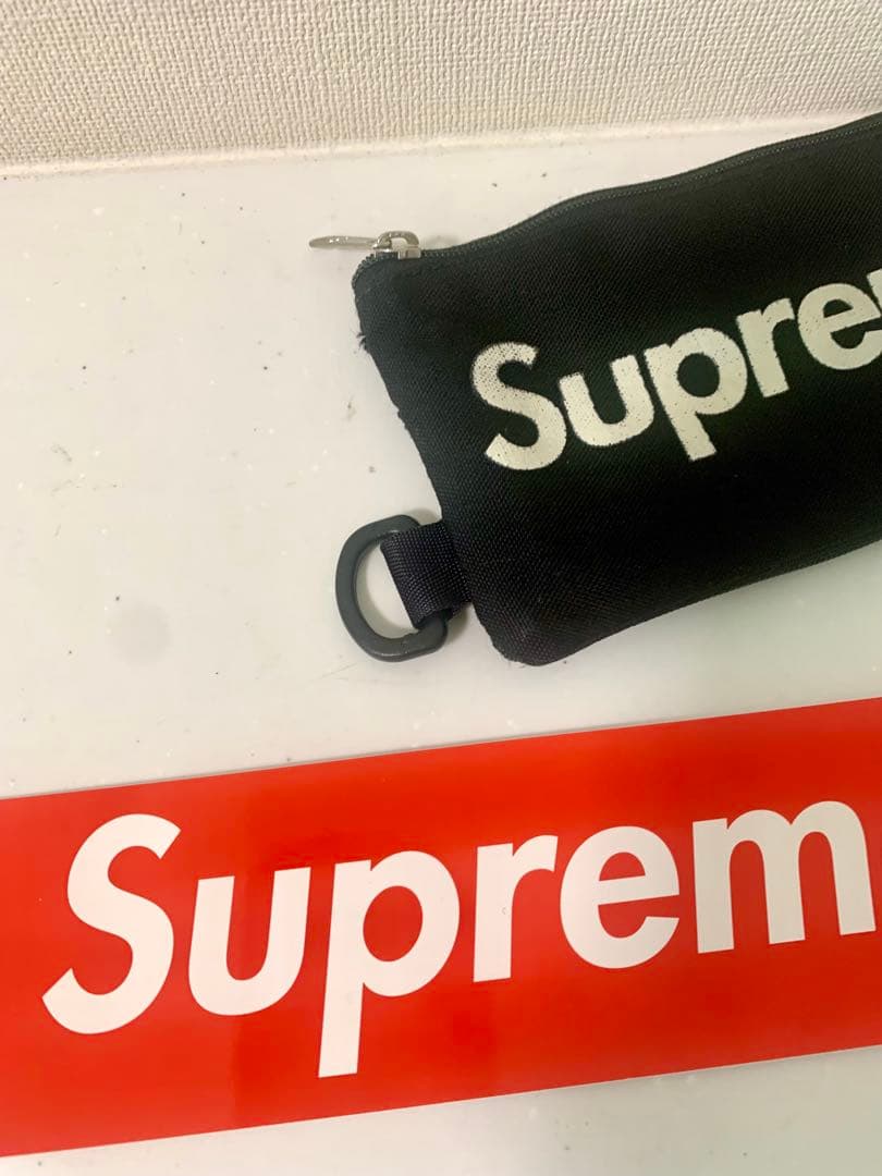 supreme ミニケース　ポーチ　ケース　ストラップ付き