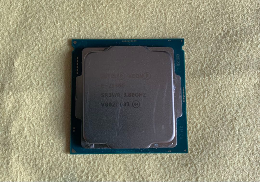 Intel Xeon E-2186G 3.8GHz-4.7GHz 中古