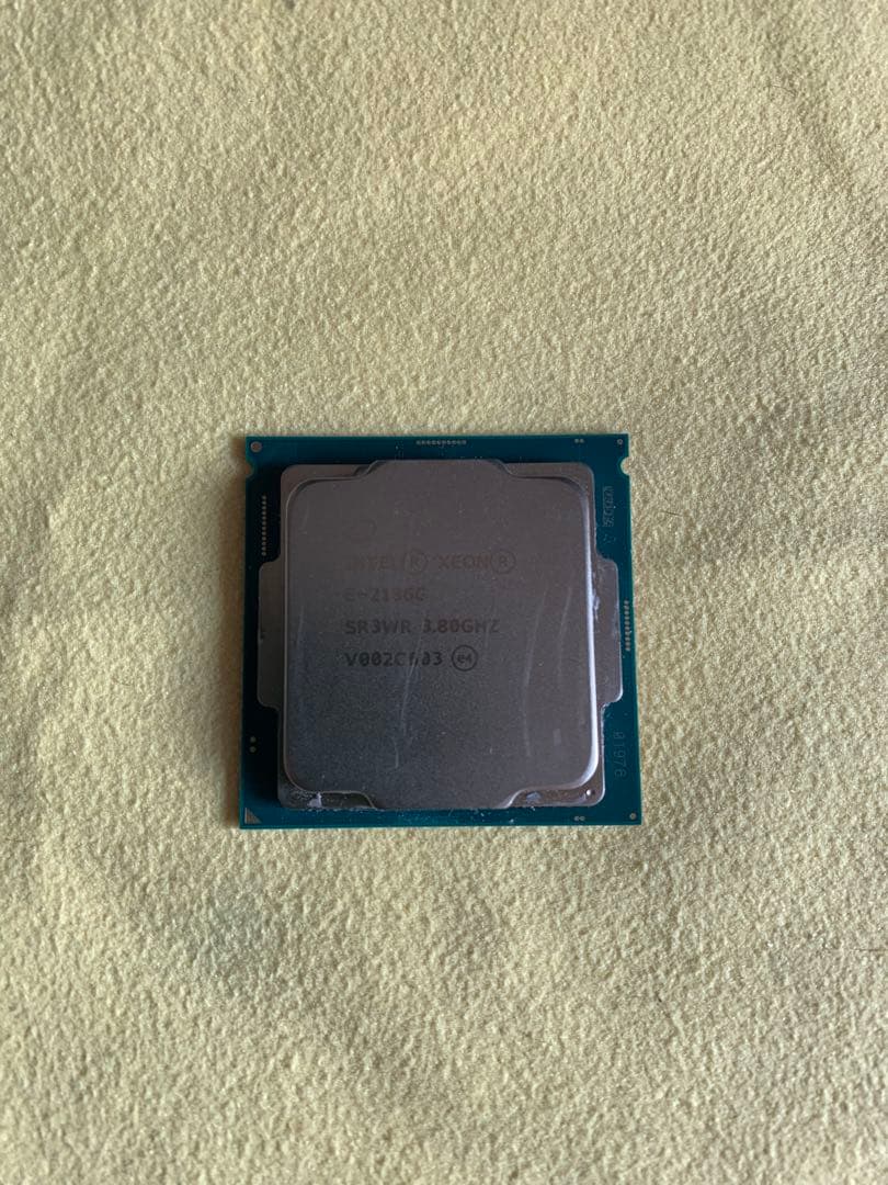 Intel Xeon E-2186G 3.8GHz-4.7GHz 中古