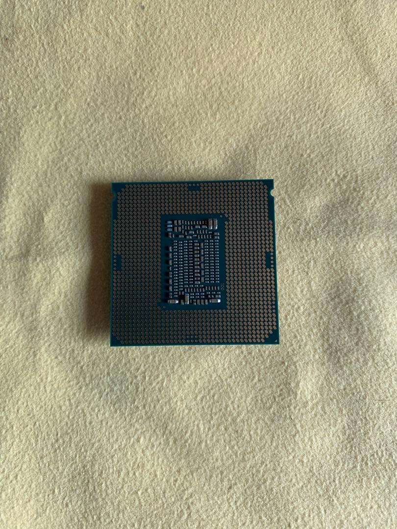 Intel Xeon E-2186G 3.8GHz-4.7GHz 中古