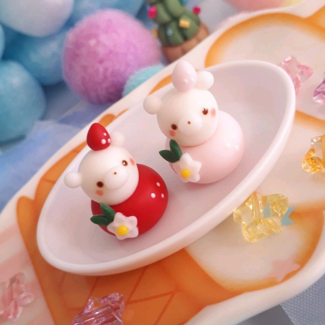 苺(赤)からひょっこり♡しろくまちゃん