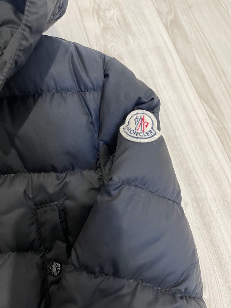 Moncler フード付き ブラックダウンジャケット