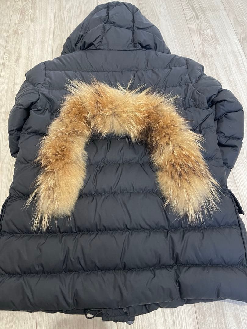 Moncler フード付き ブラックダウンジャケット