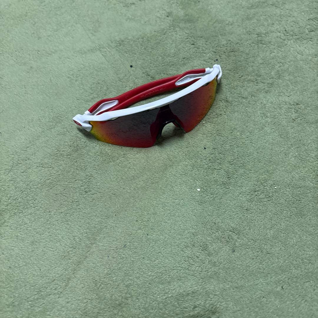 スポーツサングラス 赤と白 フレーム