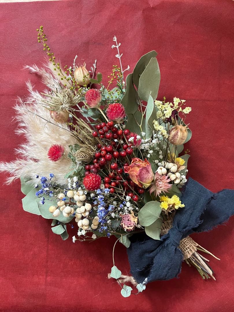春待ちスワッグ③ ドライフラワーの花束　赤い千日紅と赤い実のインテリア雑貨