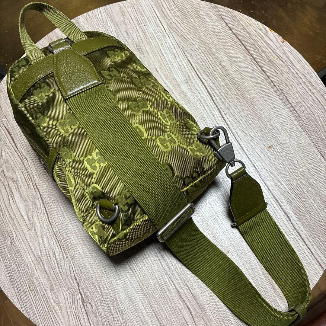GUCCI グッチ　♡未使用に近い♡ ボディバッグ　カーキ色　オフザグリッド
