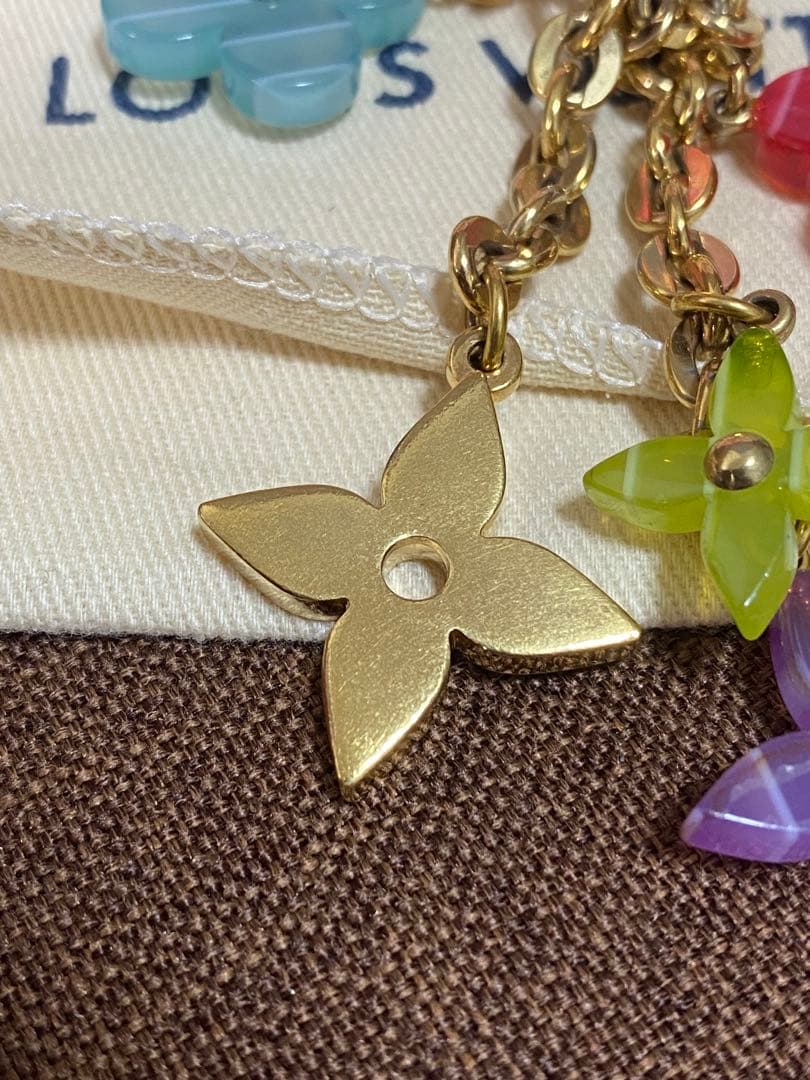 ルイヴィトン ポルトクレ・ポップフラワー バッグチャーム