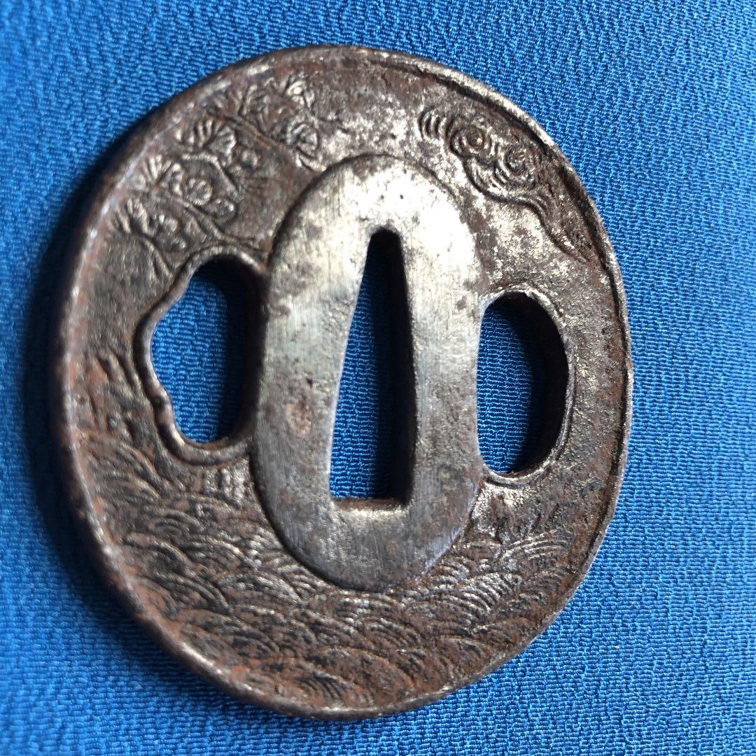 江戸時代の鉄製小鍔！草原にネズミ、松や波が刻まれた逸品！縦5.6×横5.2cm