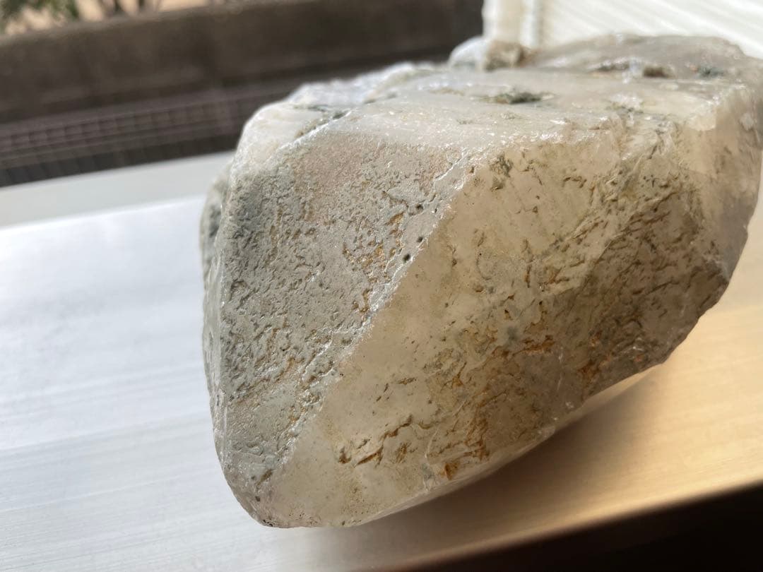 スモーキークォーツポイント木製台座付き