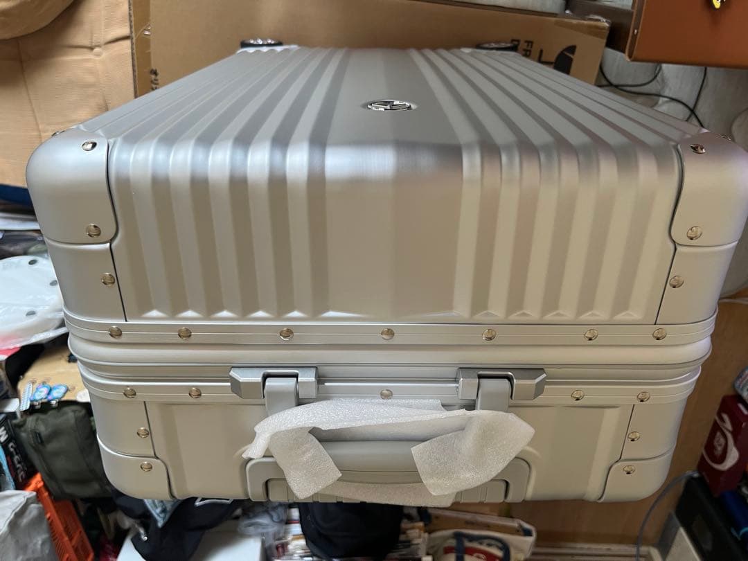 【新品未使用】【非売品】65Lメルセデスベンツ　アルミスーツケース