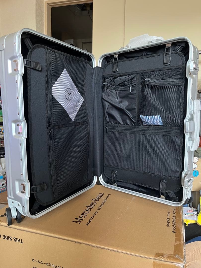 【新品未使用】【非売品】65Lメルセデスベンツ　アルミスーツケース