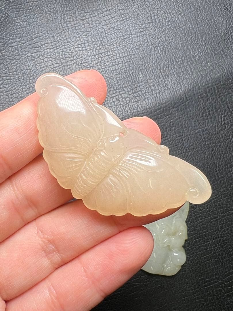 061589  赤字処分1セット限定　和田玉観音様蝶ペンダント2点