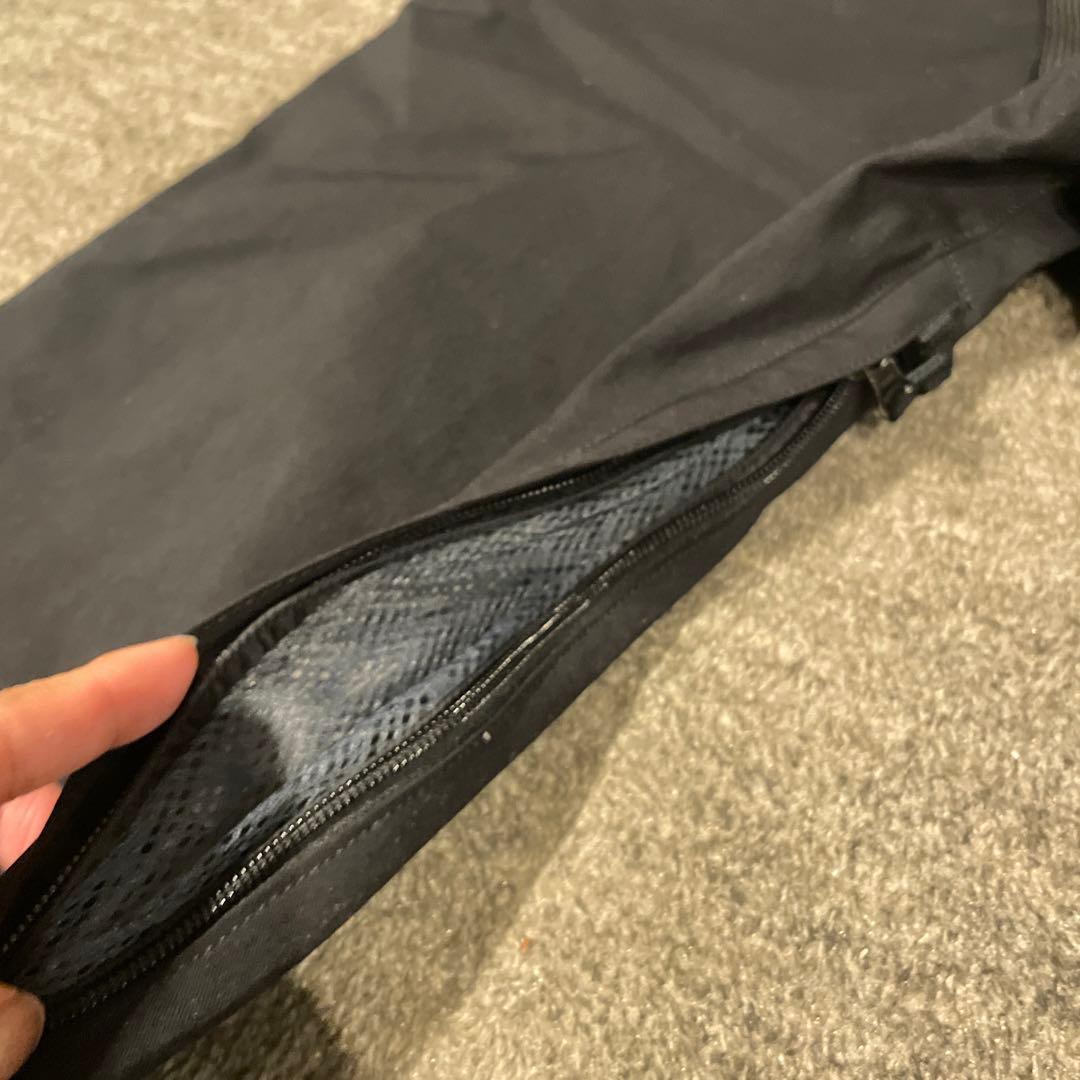 241 　スノボウェア　L 黒　新品